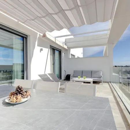 New Luxury Vanian Gardens Apartment *