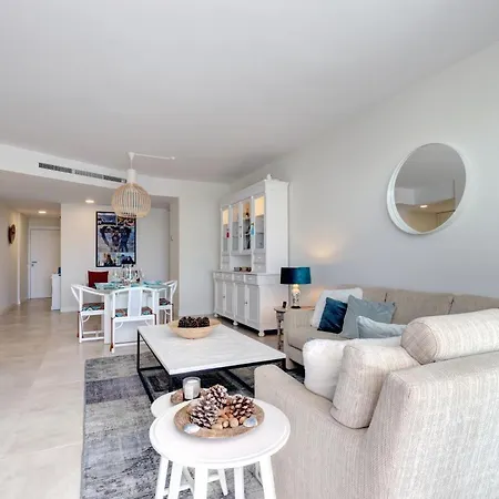 New Luxury Vanian Gardens Apartment Estepona